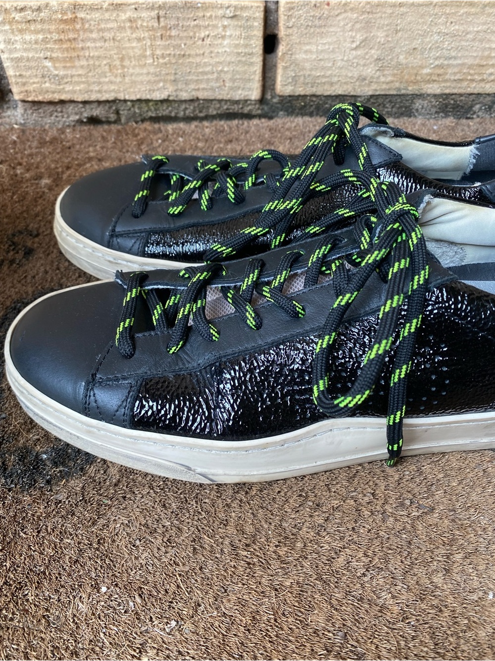 P448 Jack Low Top Sneakers Black / Neon Yellow Laces EU 40 - Like New! - Picture 3 of 11